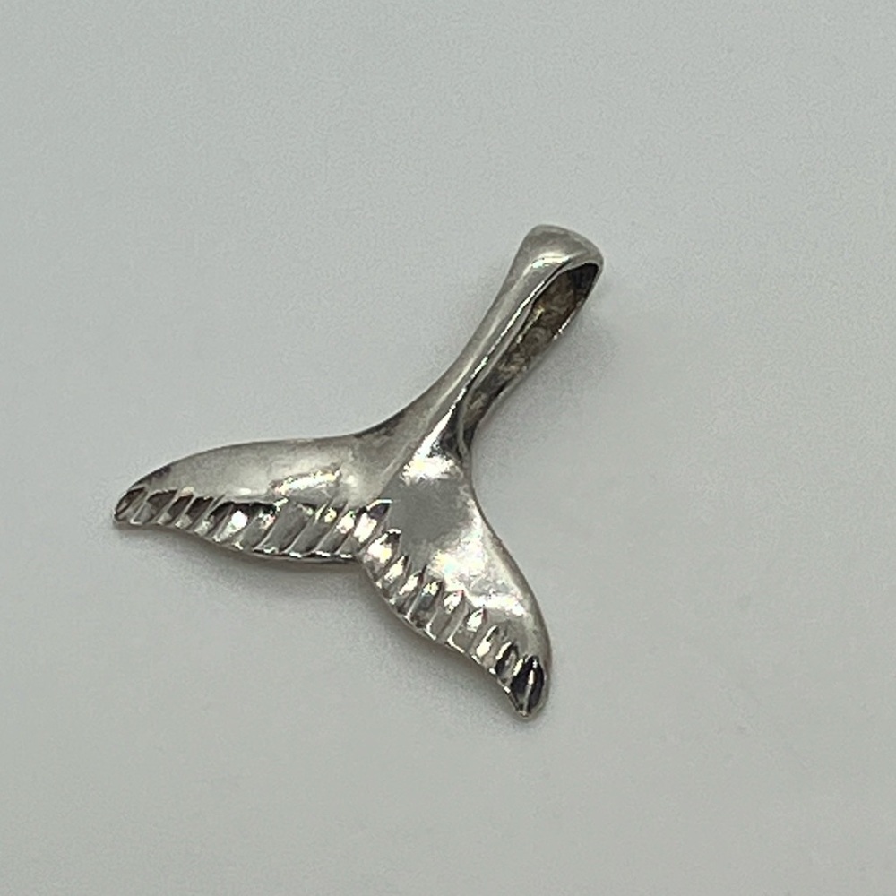 Vtg 925 Sterling Silver Etched Whale Tale Necklace Pendant
